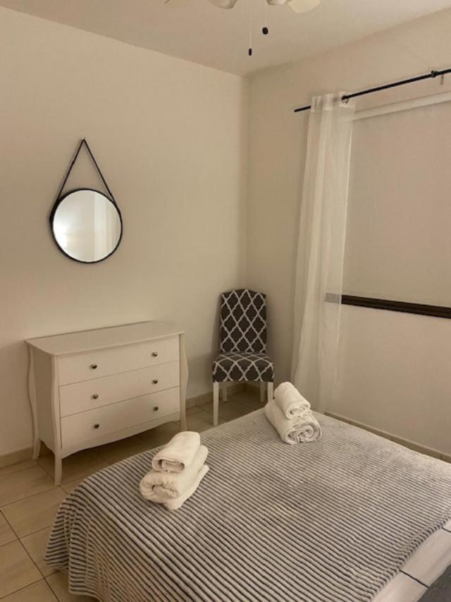 Paphos 1 Bedroom Garden Flat, Sleeps 4 מראה חיצוני תמונה